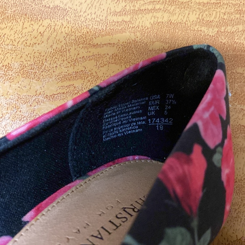 Christian Siriano Floral Fabric Women’s Heels - Picture 4 of 8